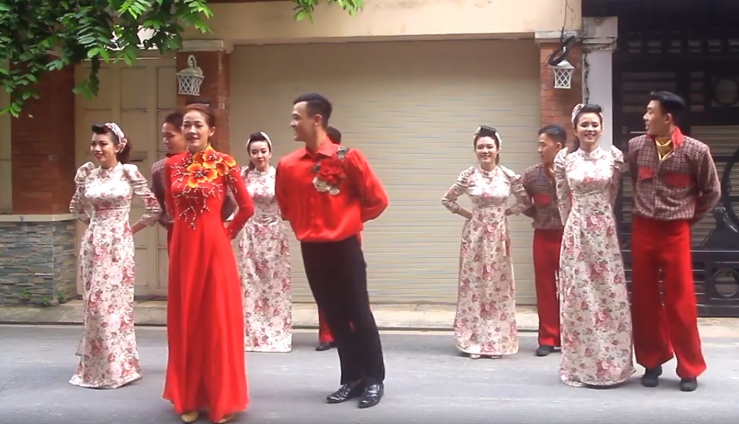 Co dau chu re nhay '60 nam cuoc doi' trong dam cuoi hinh anh