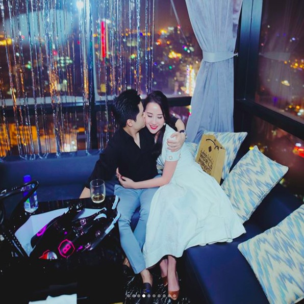 cap doi cong khai hen ho anh 2