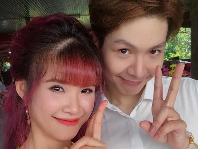 Nhung doi noi tieng 'gay bao' mang khi cong khai hen ho nam nay hinh anh