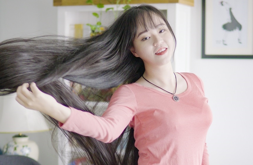 9X Sai Gon kiem chuc trieu moi thang nho co mai toc dai 2 m hinh anh