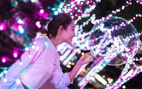 Ban co phai 'dan sanh' biet moi cho an choi o pho di bo Nguyen Hue? hinh anh