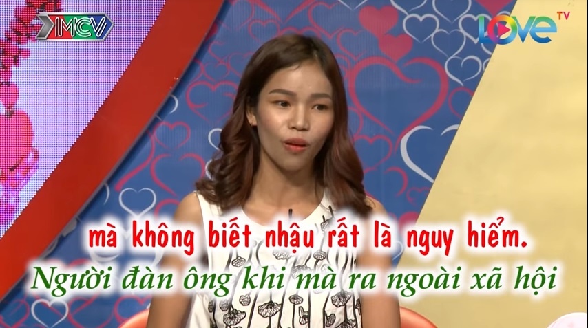 Dieu Linh tim mau ban trai biet uong ruou, cham con hinh anh