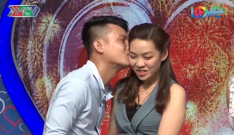 Dong y hen ho sau khi phat hien tung co duyen di chung chuyen xe hinh anh