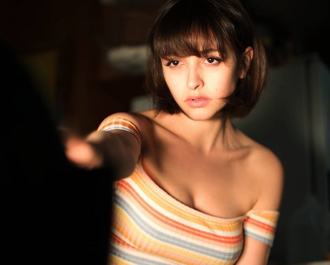 Ve goi cam cua my nhan lai 9X noi dinh dam tren mang hinh anh