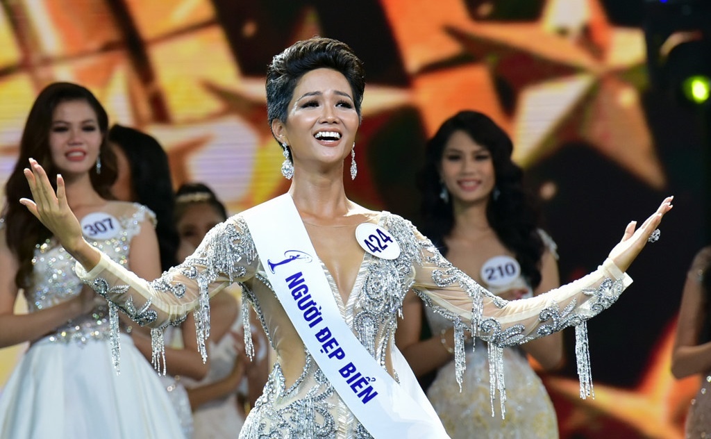 H'Hen Nie dang quang Hoa hau Hoan vu Viet Nam 2017 hinh anh
