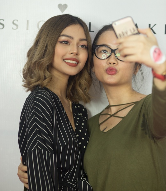 lily maymac den viet nam anh 14