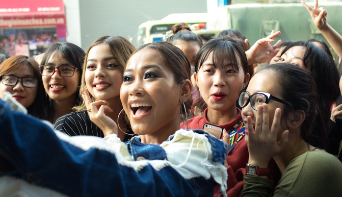 lily maymac den viet nam anh 8