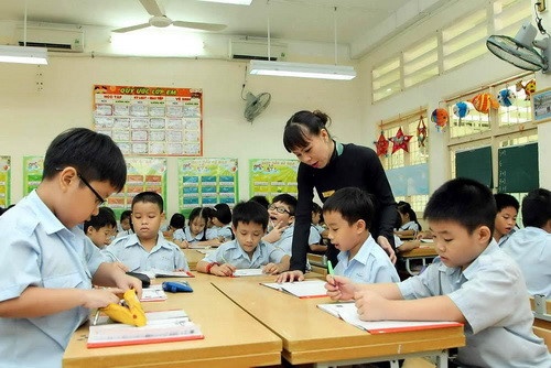 Hieu truong truong pho thong duoc danh gia theo chuan nhu the nao? hinh anh