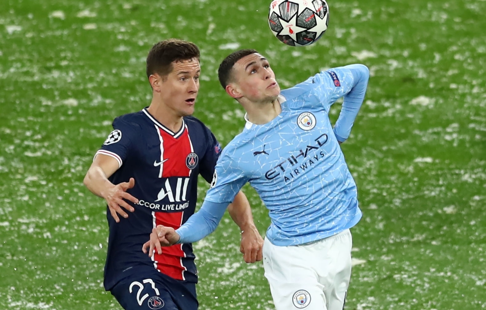 Ander Herrera to trong tai vang tuc voi cau thu PSG hinh anh