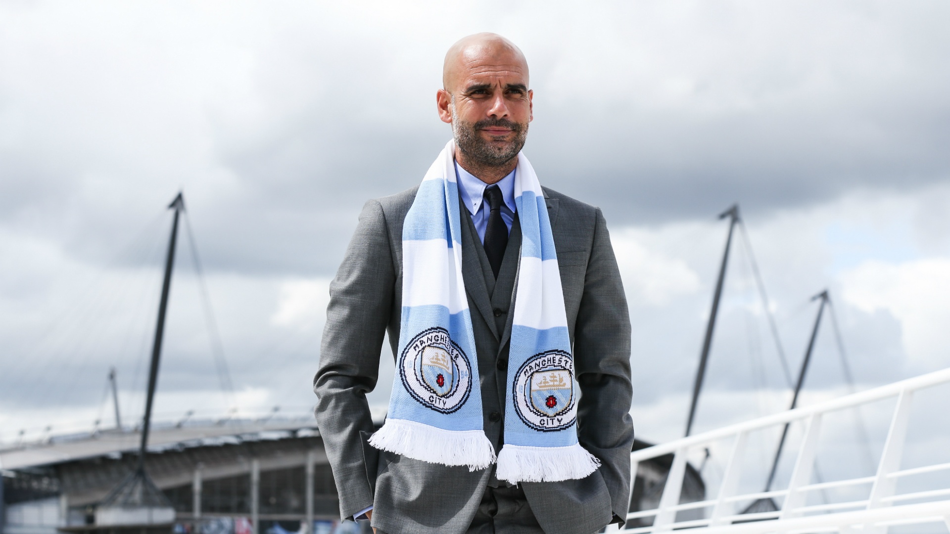Carragher: ‘Guardiola dang huong den thanh tich vi dai nhat' hinh anh