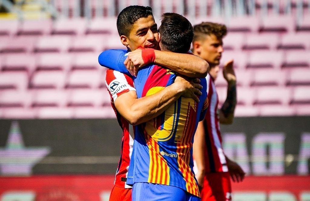 Ngay ve Camp Nou kem vui cua Suarez hinh anh