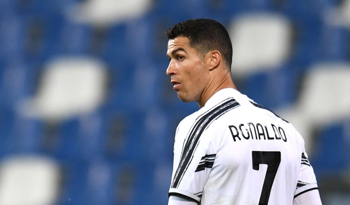 Juventus giu chan Ronaldo nho luat thue Italy? hinh anh