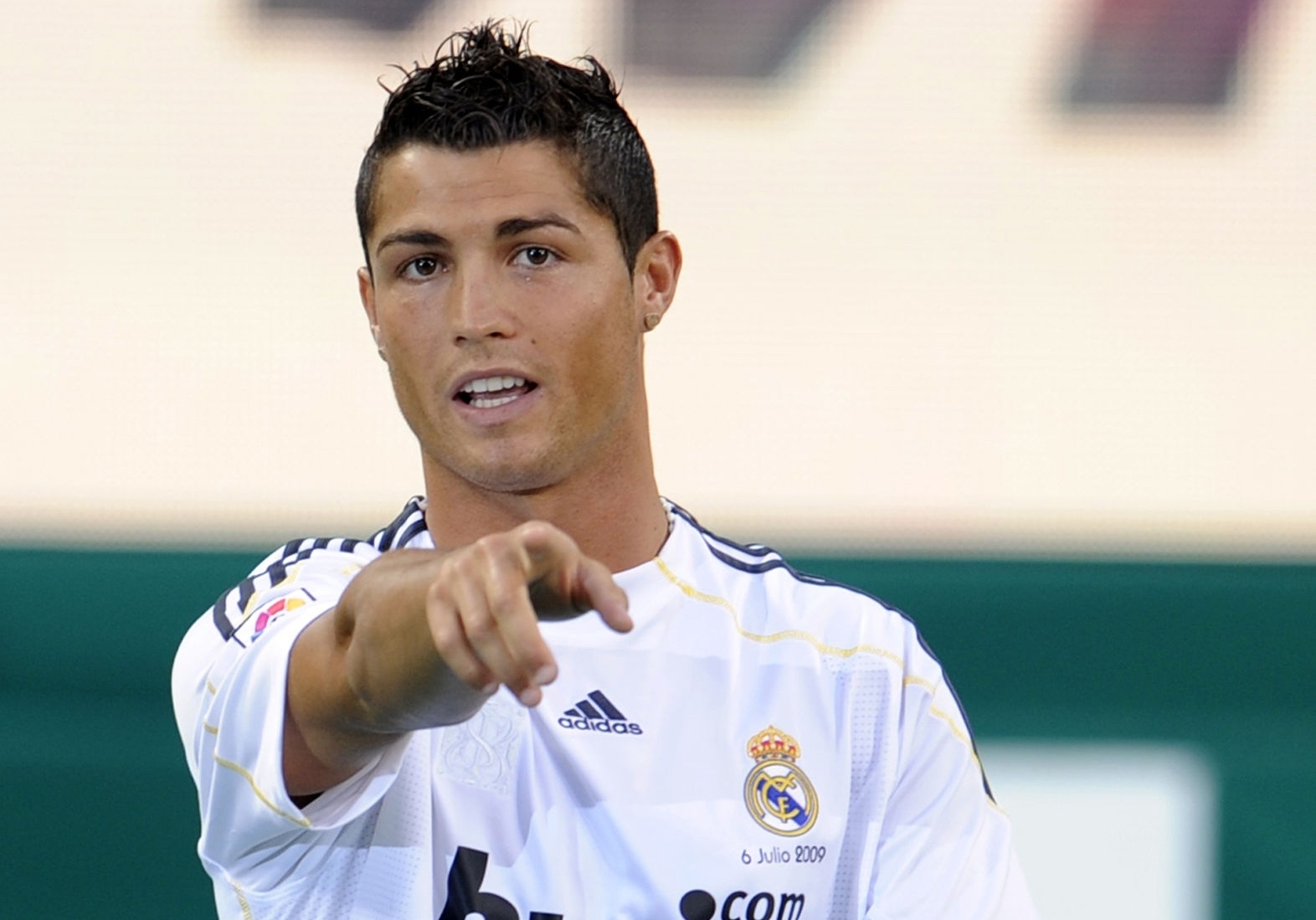 Dan sao giup CLB chau Au thu ve khoan tien lon hinh anh