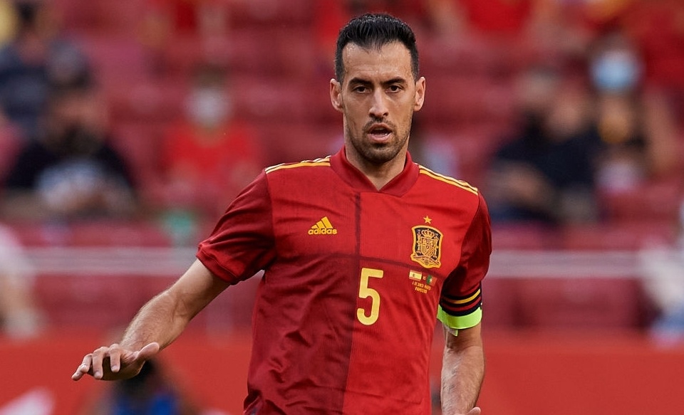 Khong ai qua duoc Busquets o tuyen Tay Ban Nha hinh anh