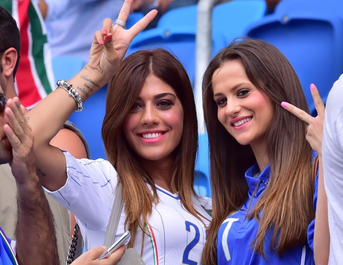 To am hanh phuc cua dan sao tuyen Italy hinh anh