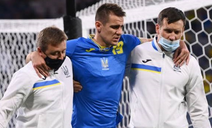 Trung phong Ukraine chia tay Euro 2020 hinh anh