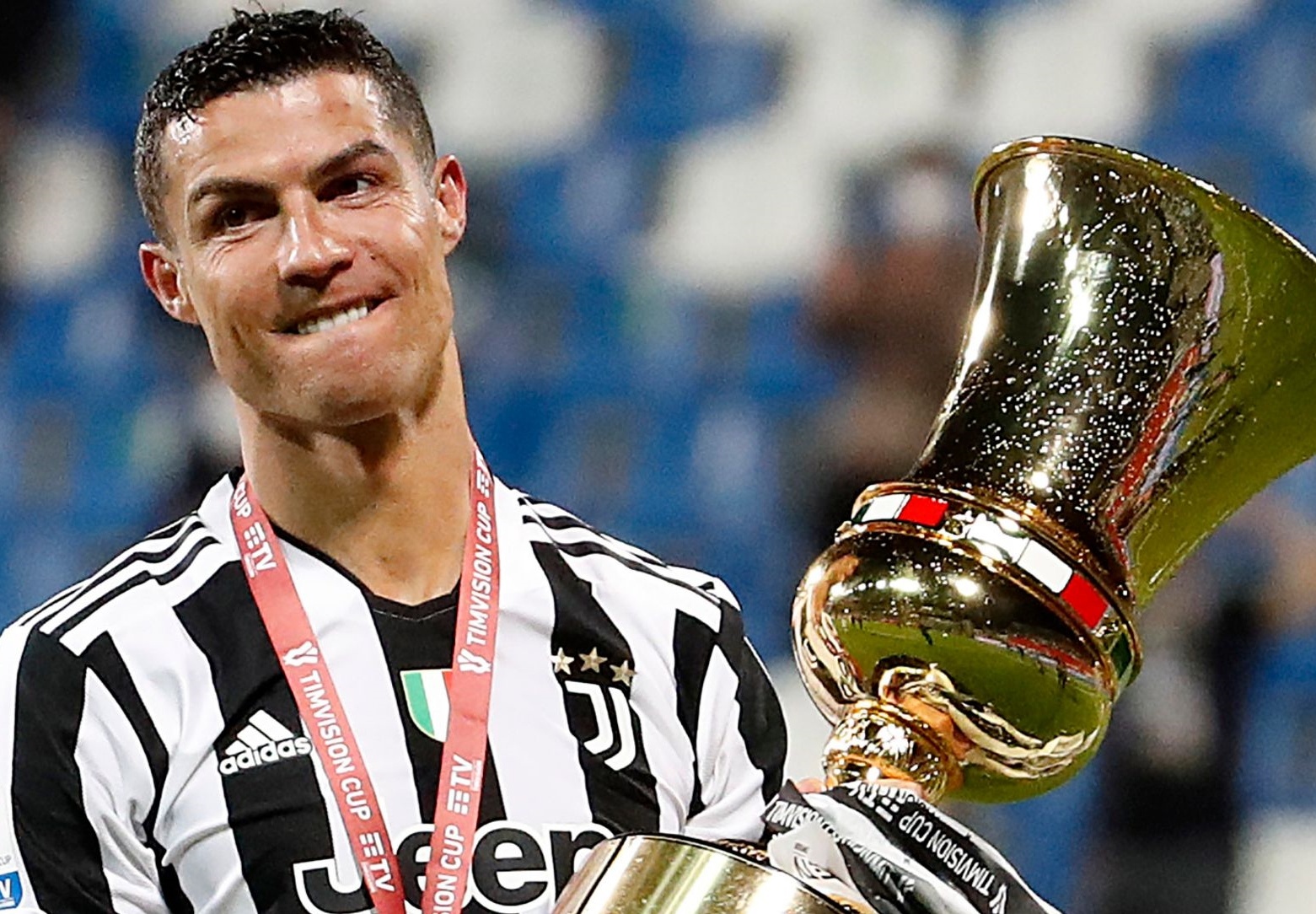 HLV Sarri: 'Rat kho quan ly Ronaldo' hinh anh