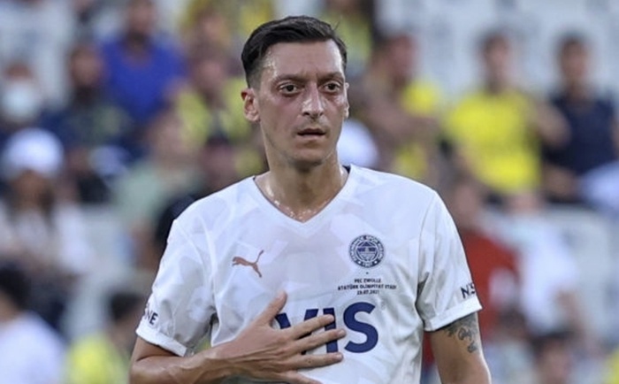Ozil ghi ban dau tien sau khi roi Arsenal hinh anh