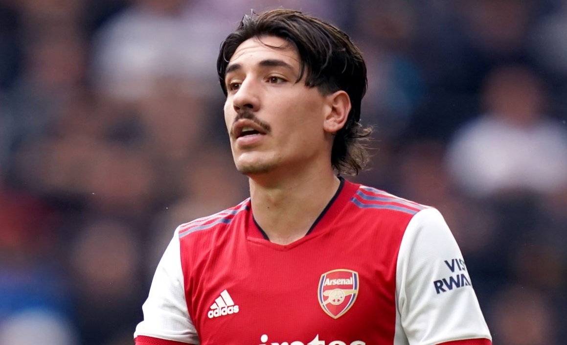 Bellerin tim duong roi Arsenal hinh anh