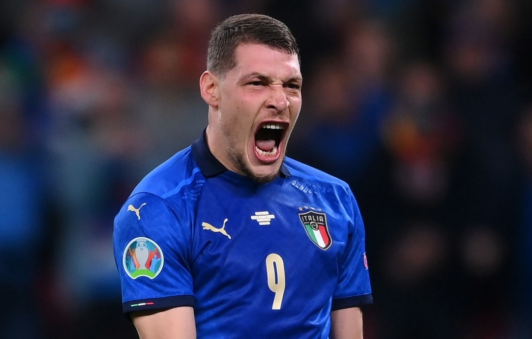 Tien dao vo dich Euro 2020 bi doi thu dap vao chan hinh anh