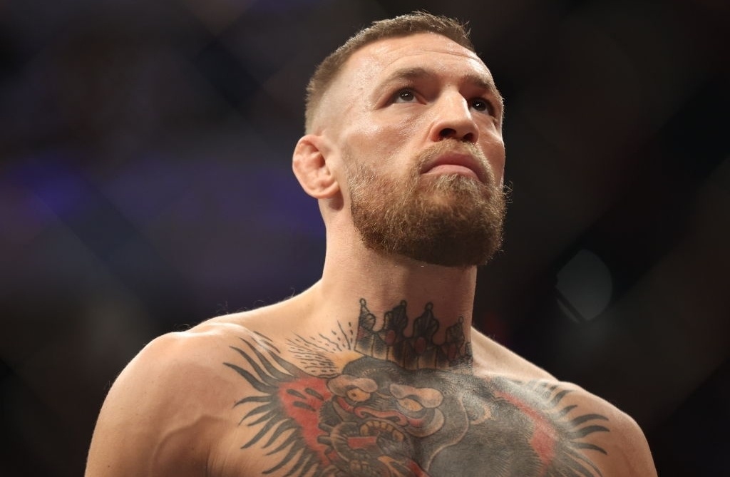 Binh luan vien MMA tranh cai voi McGregor hinh anh