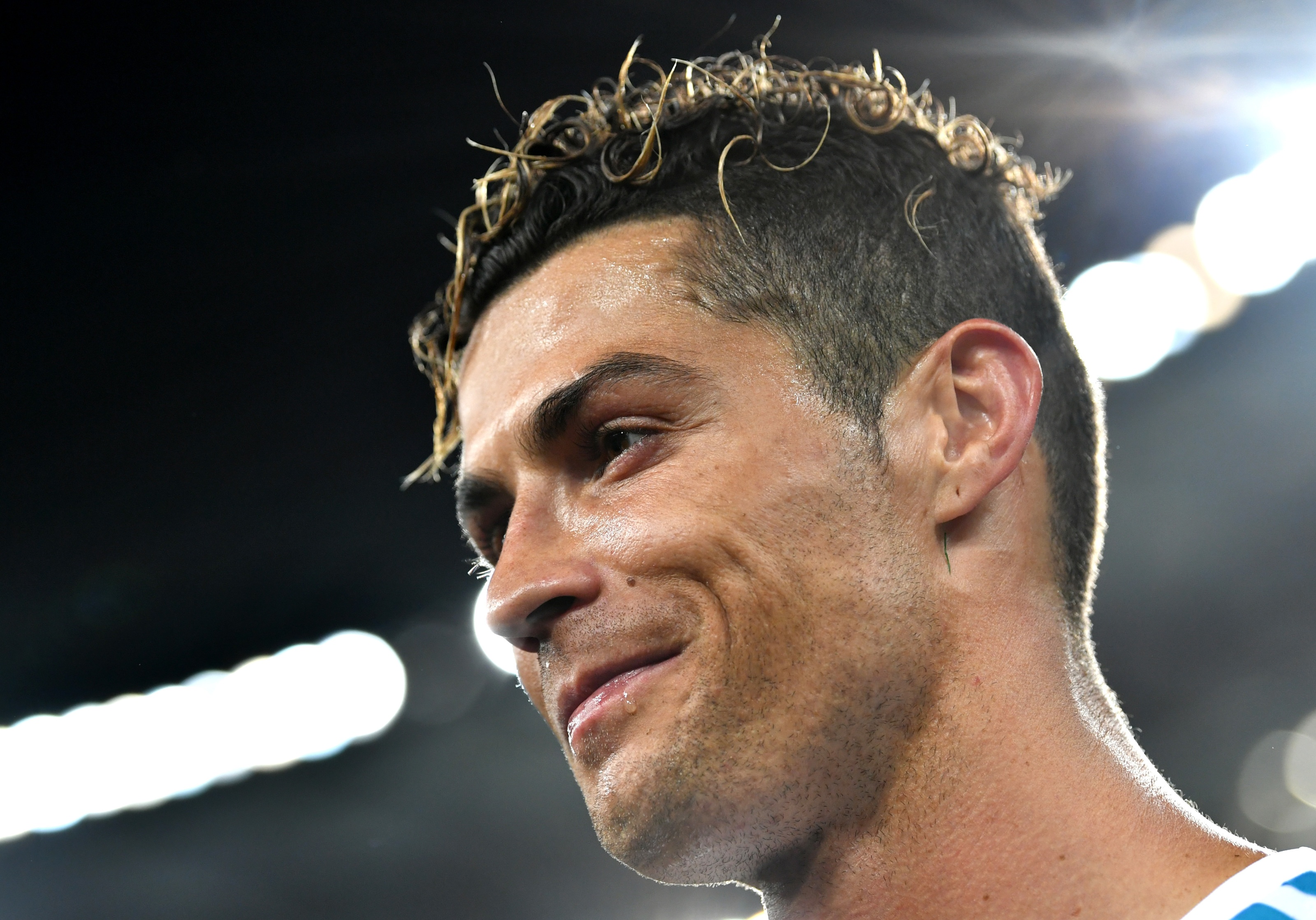 Tai sao Ronaldo bi ghet nhieu nhu vay? hinh anh