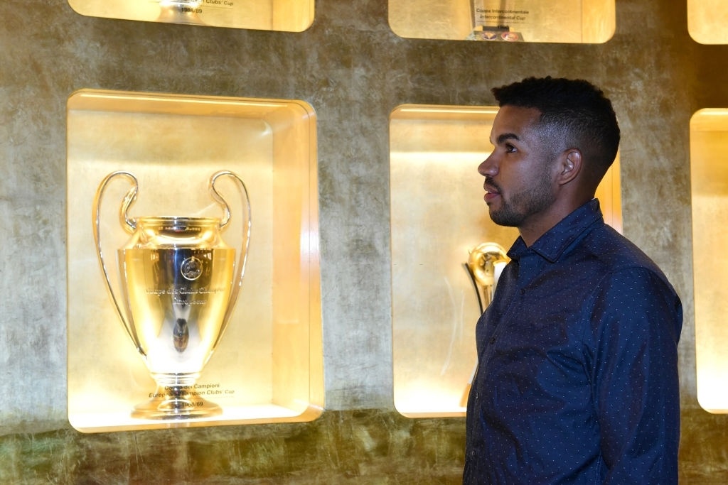 Messias Junior gia nhap AC Milan anh 4