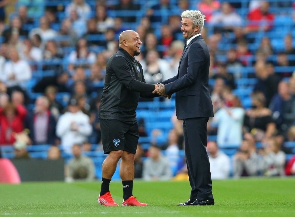 Usain Bolt choi bong da anh 8