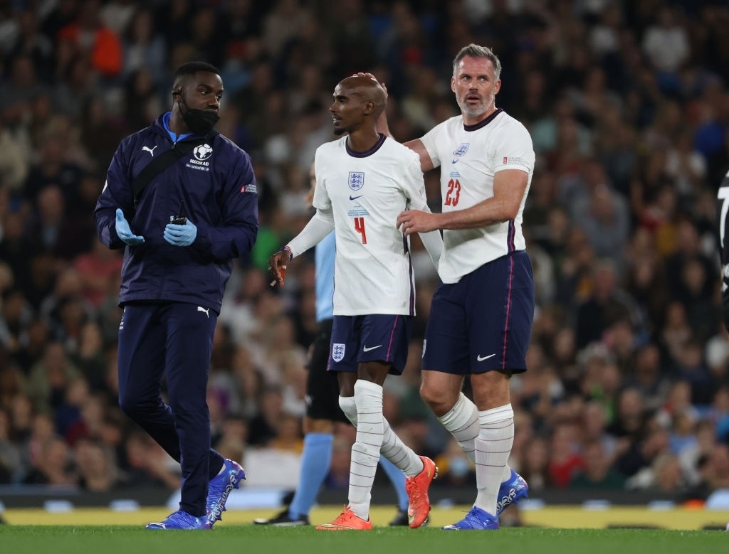 Usain Bolt choi bong da anh 9