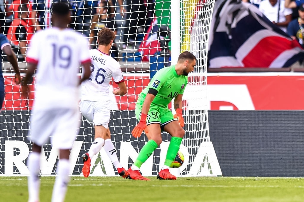 Donnarumma ra mat PSG anh 4