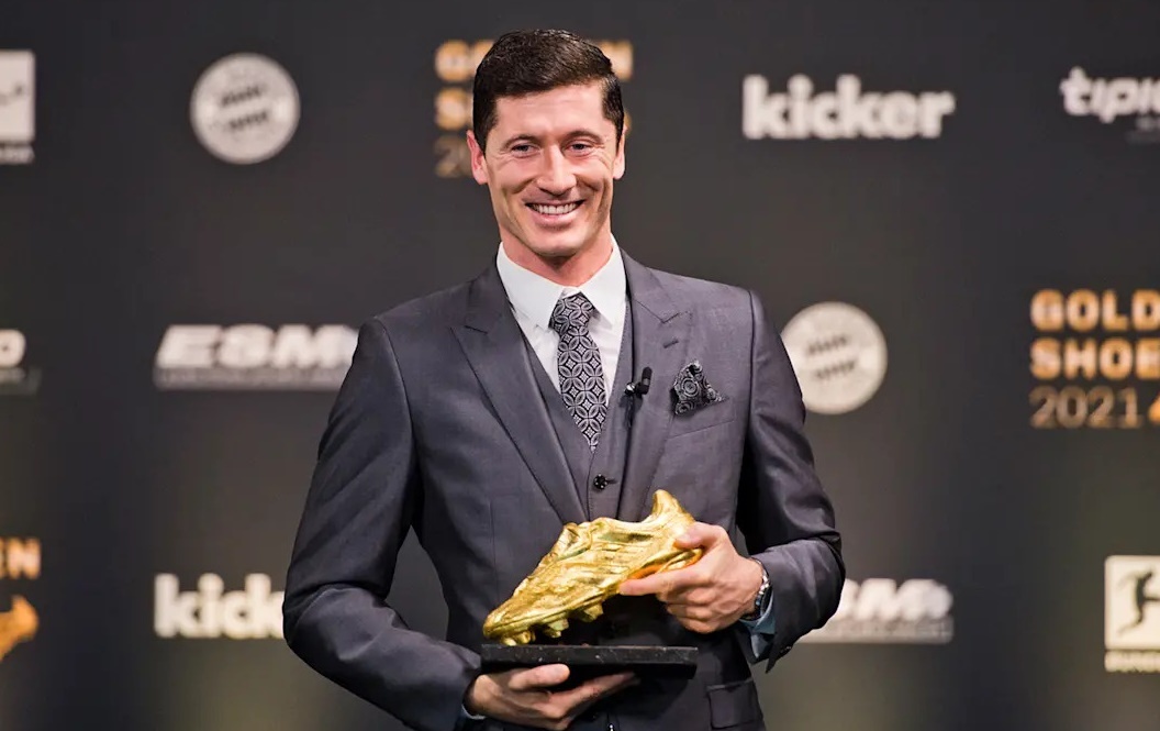 Lewandowski nhan danh hieu Chiec giay Vang chau Au hinh anh