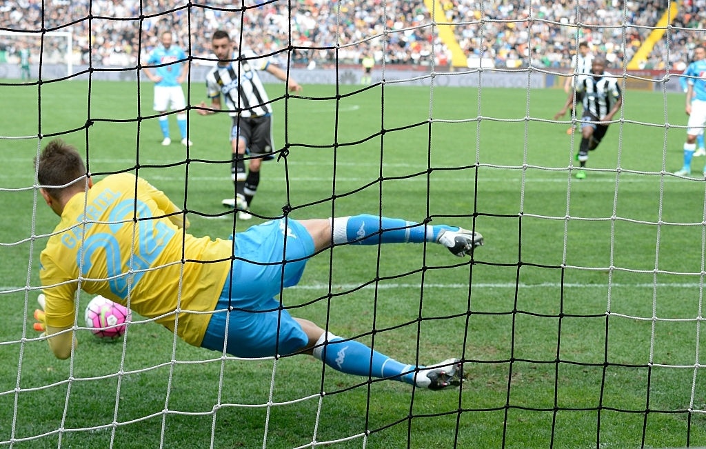 Bruno Fernandes sut hong penalty anh 5