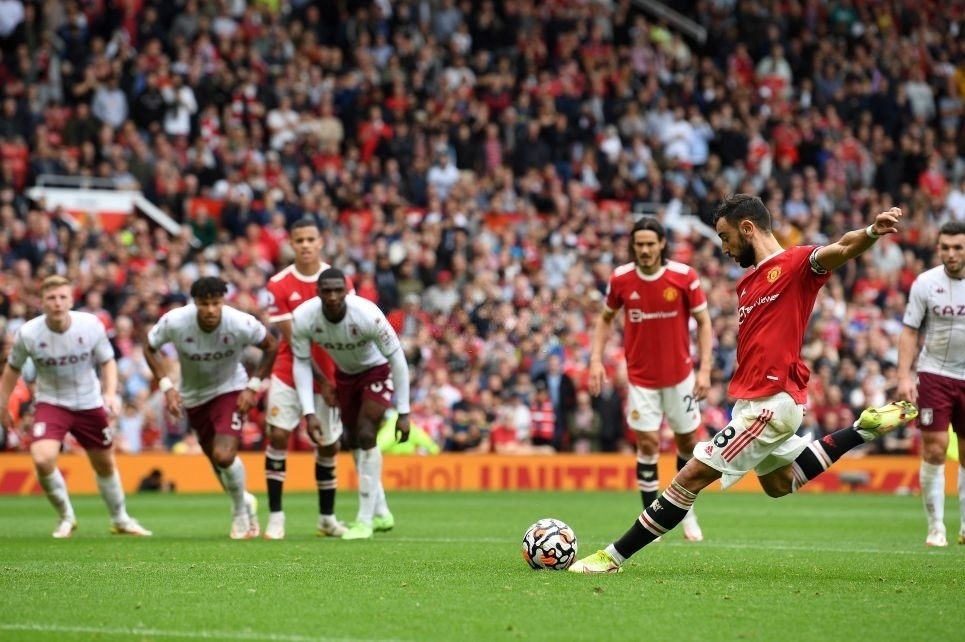Bruno Fernandes sut hong penalty anh 1