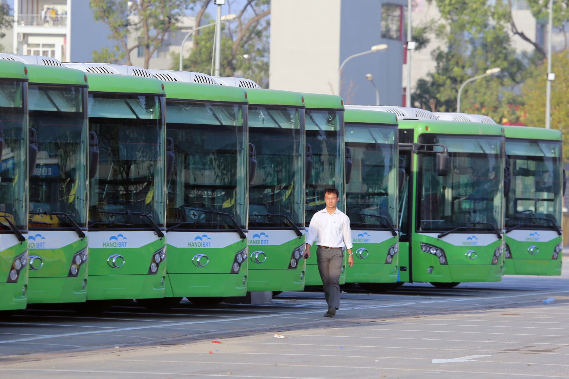 Buyt nhanh Ha Noi khong chay thu trong hom nay hinh anh