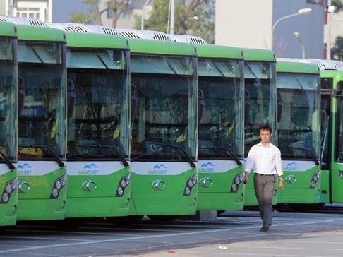 Buyt nhanh Ha Noi: 'Dam lao phai theo lao’ hinh anh