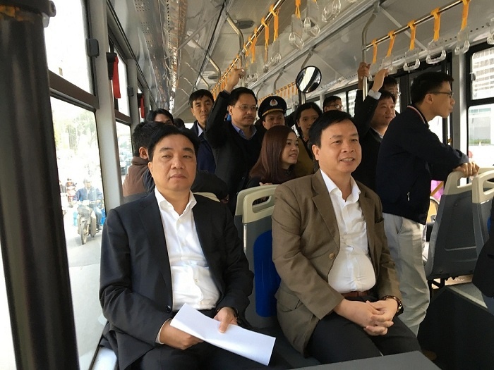 35 xe buyt nhanh Ha Noi chua duoc dang kiem hinh anh