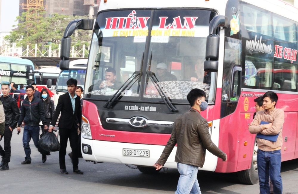 Chuyen tuyen tu ben My Dinh ve Giap Bat,  Nuoc Ngam anh 1