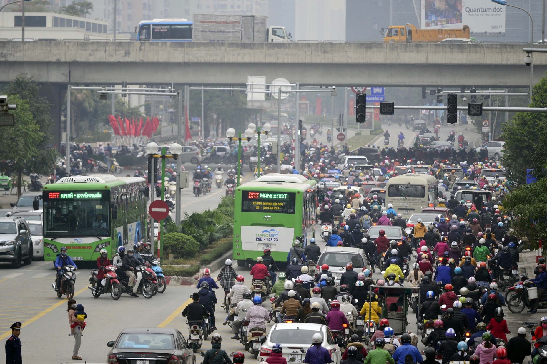 Vi sao Ha Noi chon diem nong un tac de van hanh BRT? hinh anh