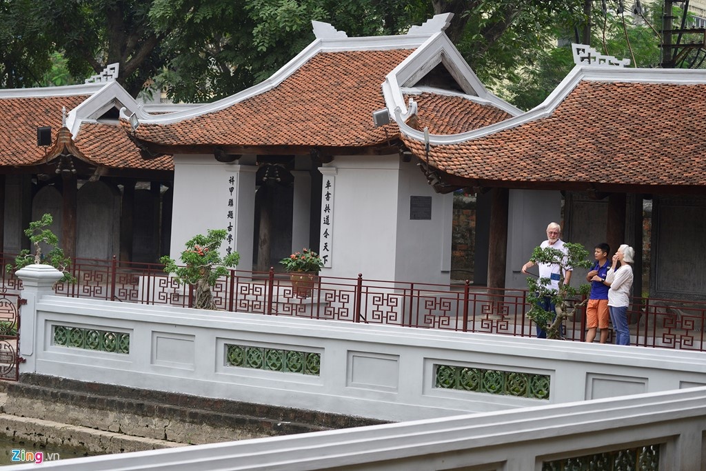 Van Mieu Quoc Tu Giam duoc quet son anh 1