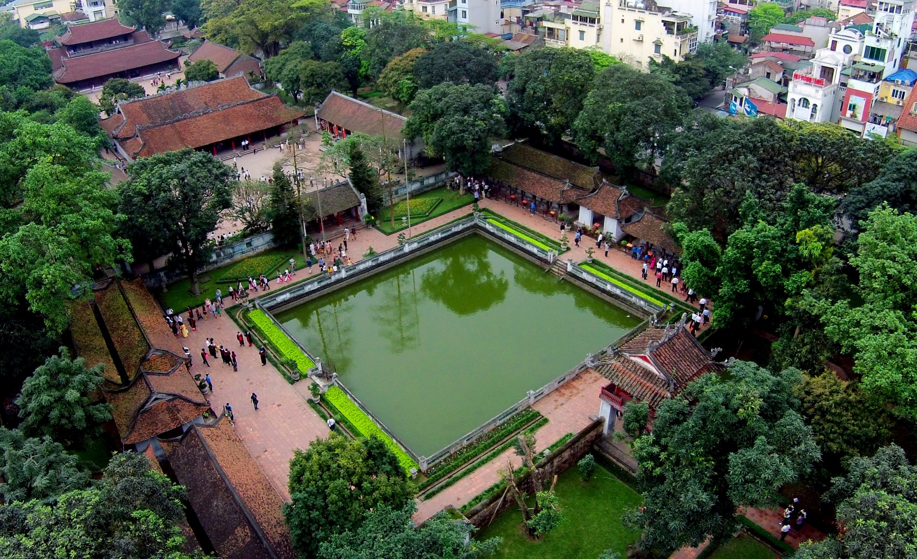 Van Mieu Quoc Tu Giam duoc quet son anh 2