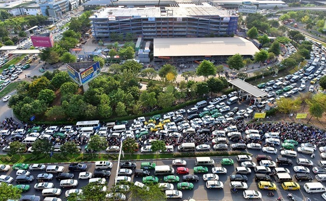 Pho thu tuong chi dao xay them bai do tai Tan Son Nhat hinh anh