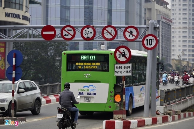 Hà Nội sẽ cấp phù hiệu cho taxi trên tuyến BRT ảnh 1 Ha Noi se cap phu hieu cho taxi tren tuyen BRT anh 1