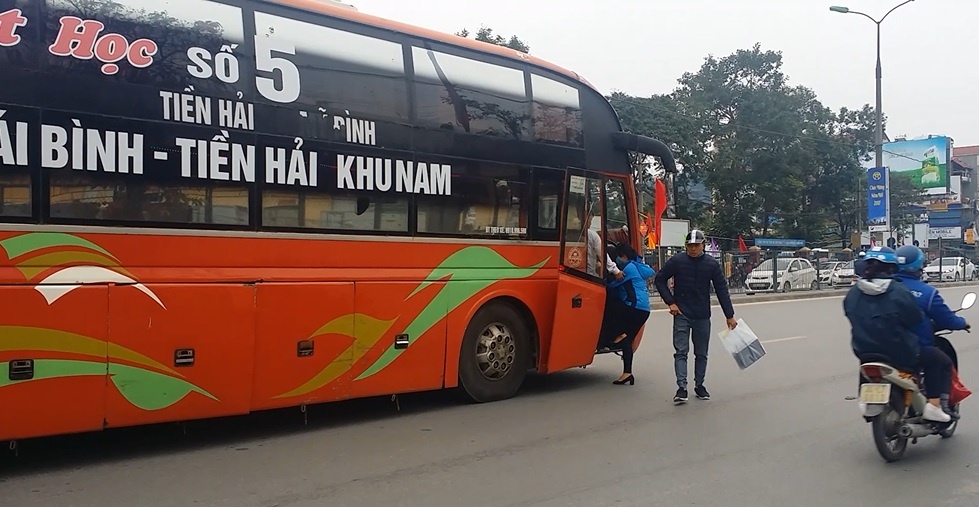 Nhieu nha xe ‘dan tran’ bat khach du vi e am anh 2