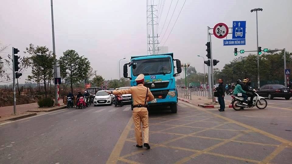 10 lái xe bị tước giấy phép vì chạy vào đường buýt nhanh ảnh 2 10 lai xe bi tuoc giay phep vi chay vao duong buyt nhanh anh 2