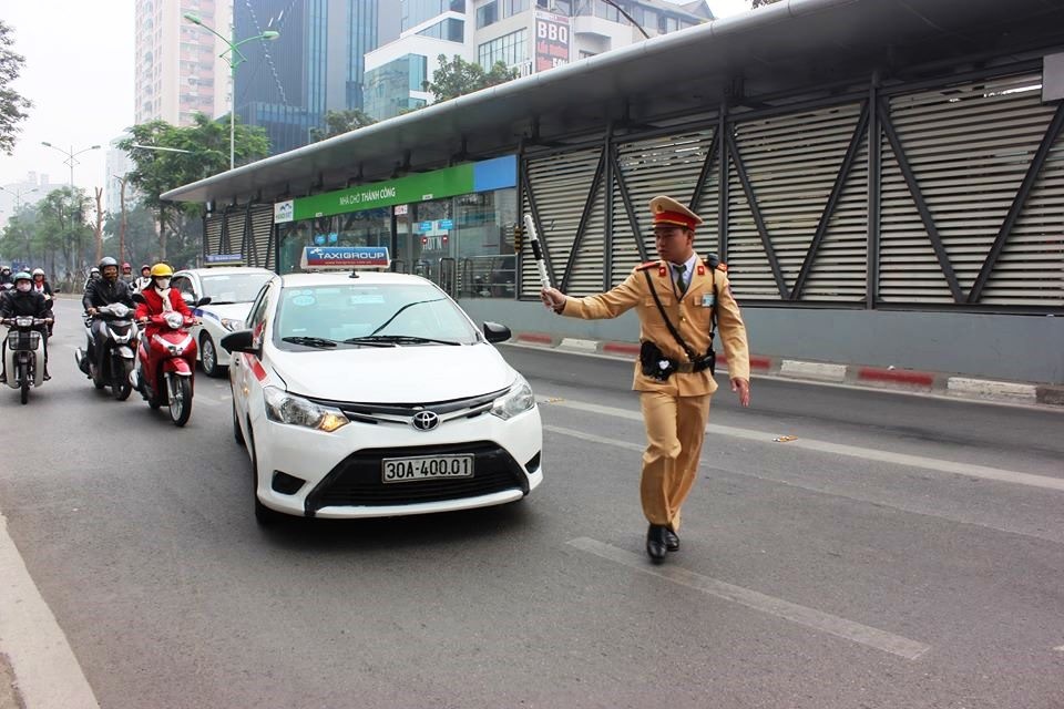 10 lái xe bị tước giấy phép vì chạy vào đường buýt nhanh ảnh 1 10 lai xe bi tuoc giay phep vi chay vao duong buyt nhanh anh 1