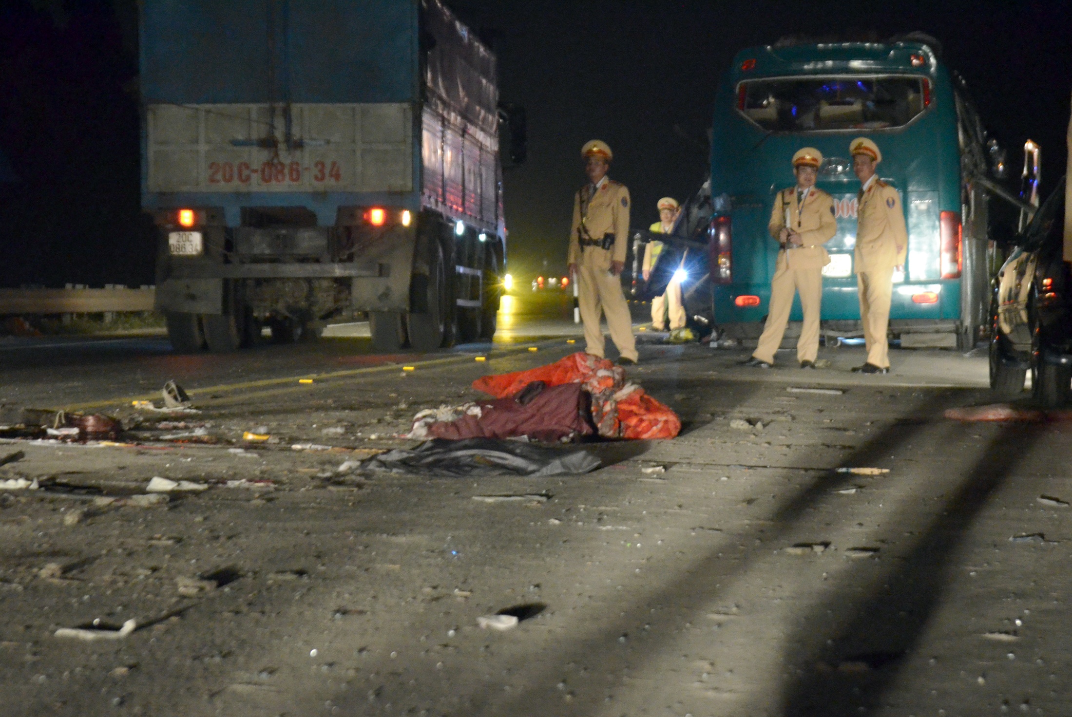 Bo Cong an vao cuoc dieu tra vu no xe o Bac Ninh anh 1