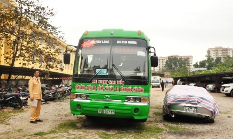 Thanh tra nha xe lien tiep vi pham don khach tren cao toc hinh anh