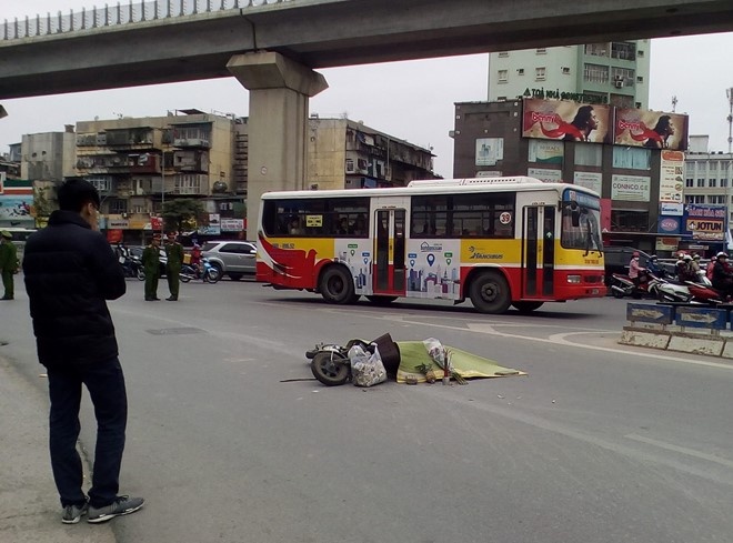 De nghi xu ly nghiem vu xe bon dam chet nu sinh hinh anh