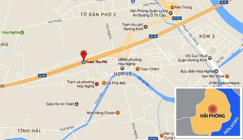 Xe con lao vào trạm thu phí, hai người bị thương nặng ảnh 2 Xe con lao vao tram thu phi, hai nguoi bi thuong nang anh 2