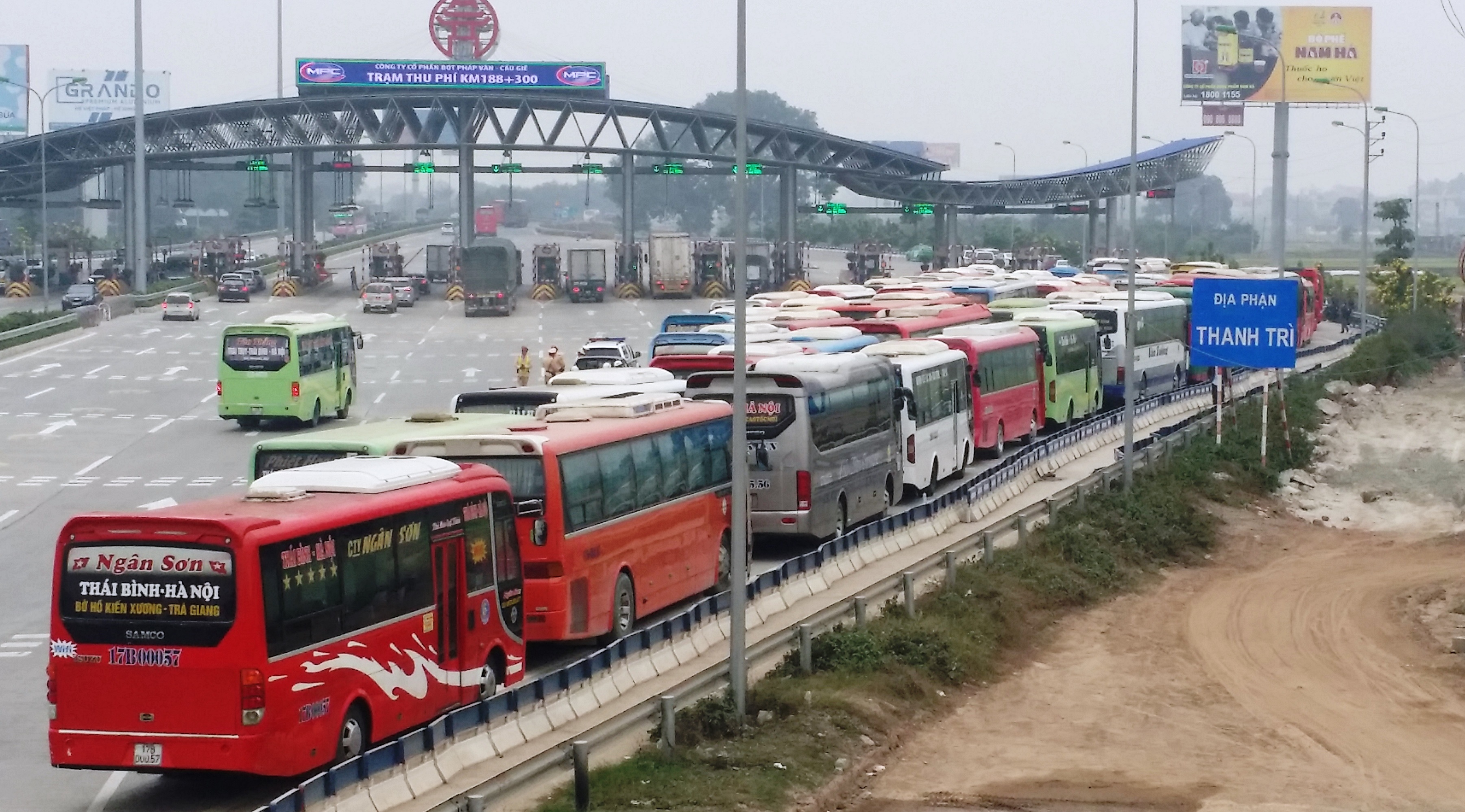 Thu truong Giao thong: Xe du, ben coc o Ha Noi rat lon xon hinh anh